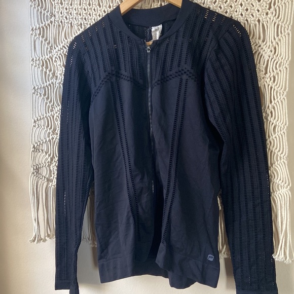 Fabletics Tops - Fabletics black workout sweatshirt sz Large